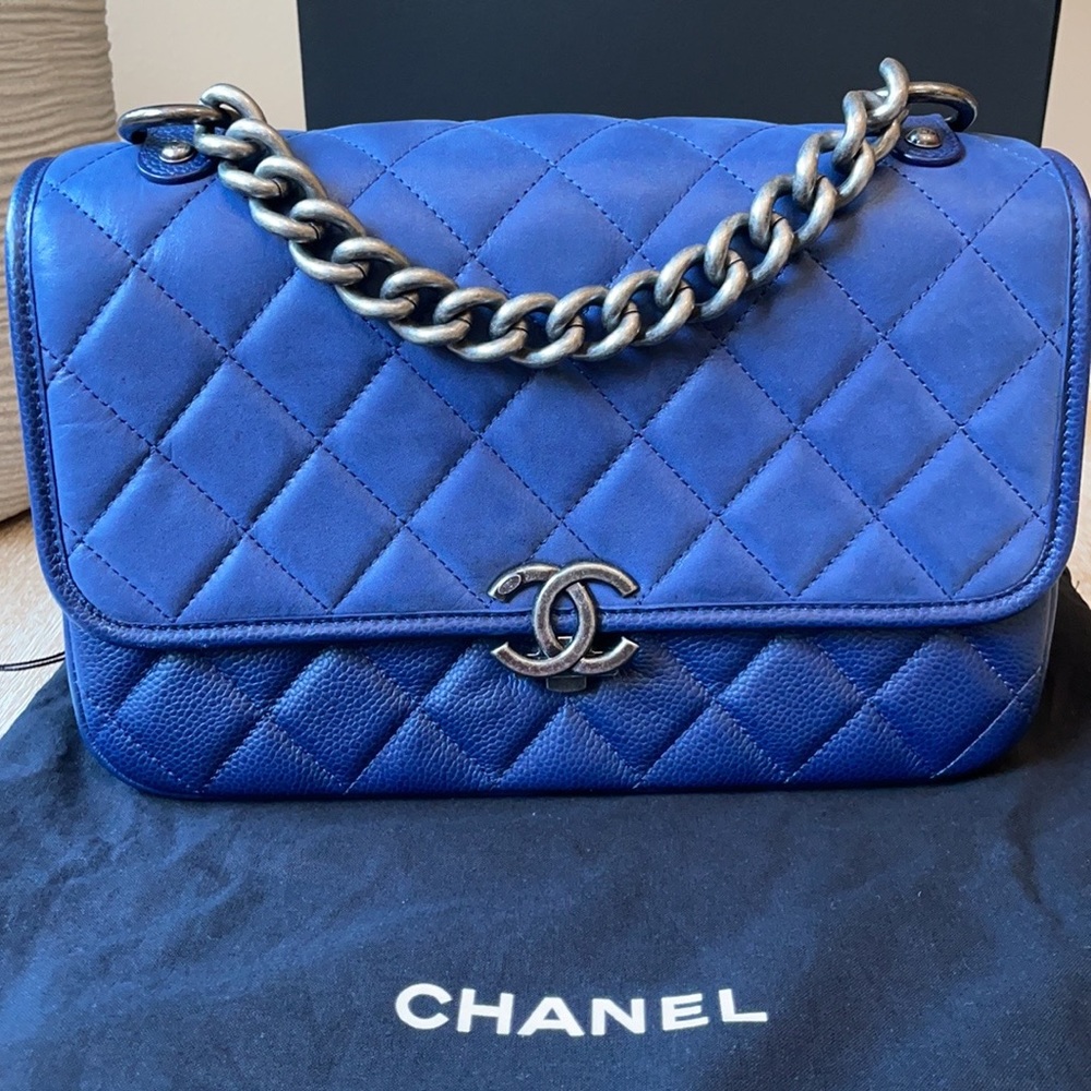 CHANEL 🔥✨Rare✨ Daily Carry Messenger Bag Quilted - Picture 6 of 17